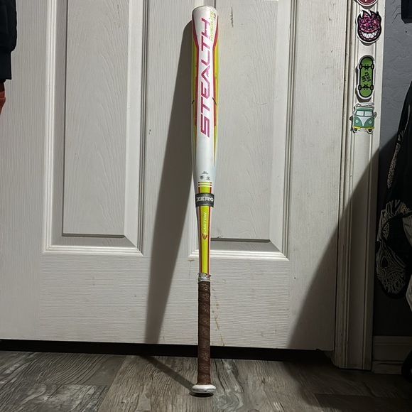 EASTON softball bat 2012, slightly used. - Picture 5 of 6